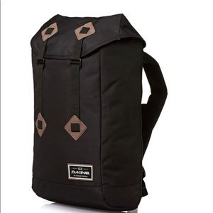 DAKINE TREK 26 L BLACK BACKPACK W15